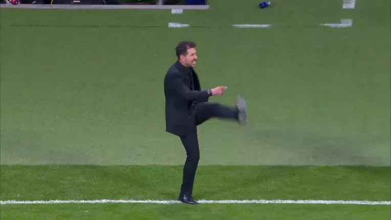 Atletico - Borussia 2-1. Simeone a condus cu 2-0, s-a retras in aparare si putea fi egalat