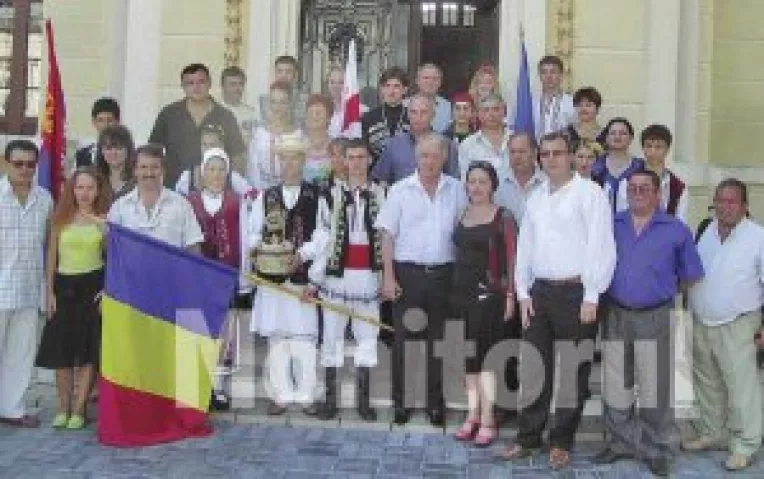 Folclorul a invadat Consiliul Judetului