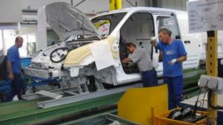 Furnizorii se inghesuie in curtea Ford