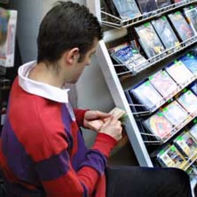 Jumatate din muzica vanduta pe piata romaneasca este ilegala