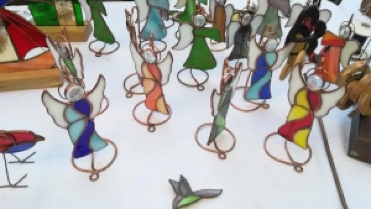 Opaline Crafts: Ca noutati, la targul din curtea MTR, ingerasi din vitraliu si sticla!