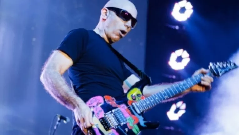 Reputatul chitarist Joe Satriani revine pe 25 iulie in Romania