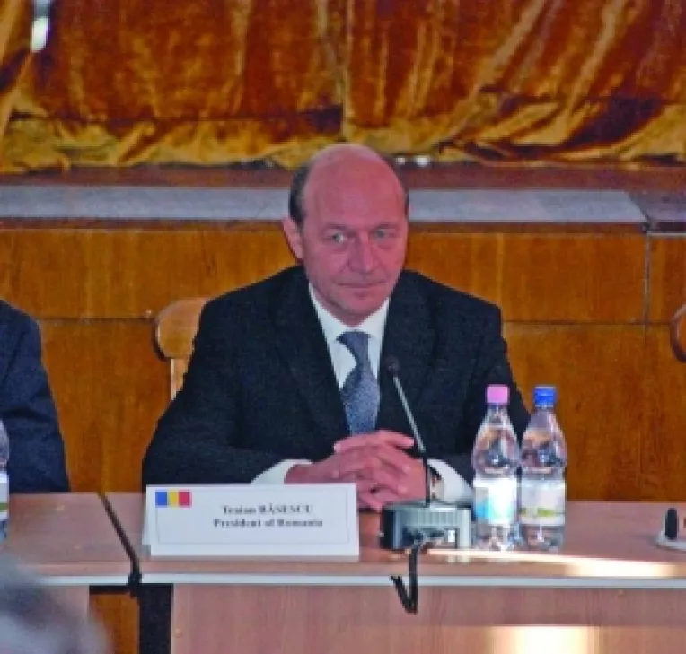 Romania va accelera acordarea cetateniei romane basarabenilor. Basescu spune ca violentele de la Chisinau au fost provocate de cei care detin puterea